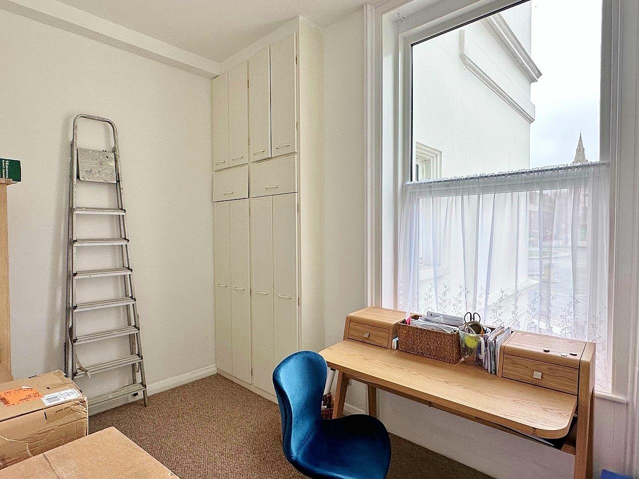 For Sale Flat in Trinity Trees, Eastbourne